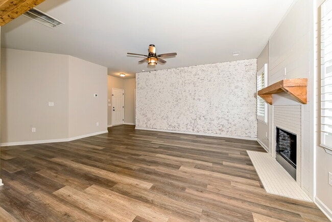 Building Photo - 272 Villa Grande Dr