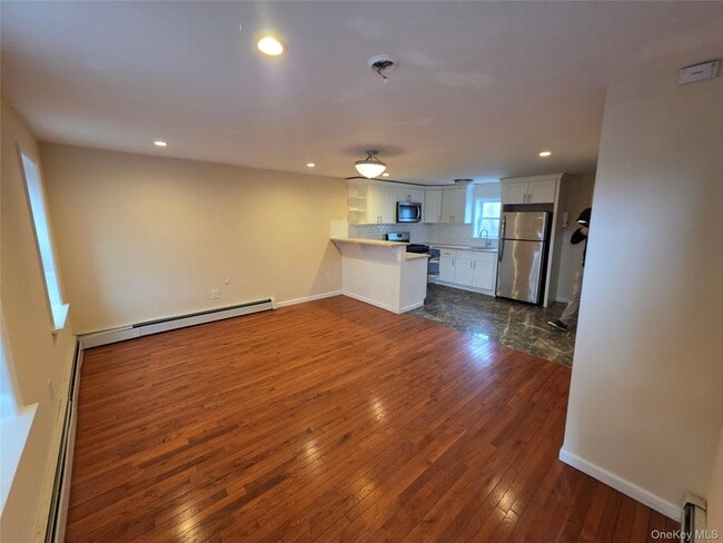 Foto del edificio - 42 Hasbrouck St