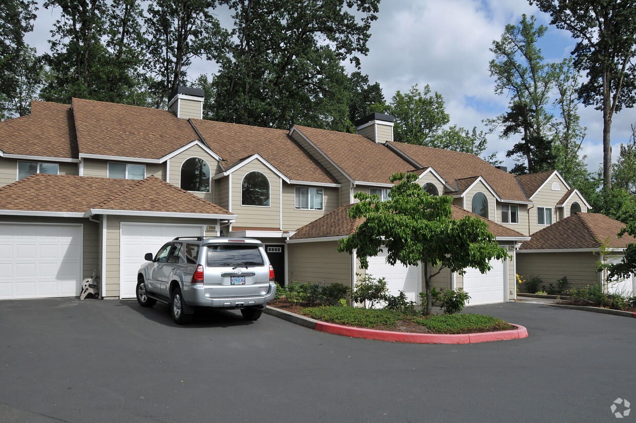 Primary Photo - Uplands Park at Lake Oswego