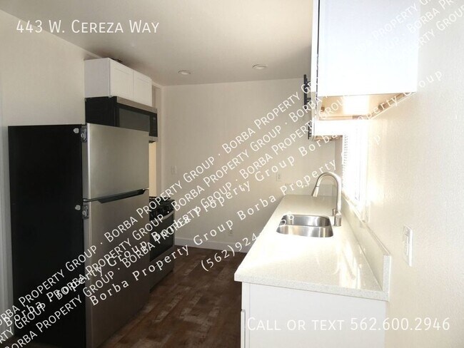 Building Photo - **STUNNING 2BED/1BATH WITH ONSITE LAUNDRY ...