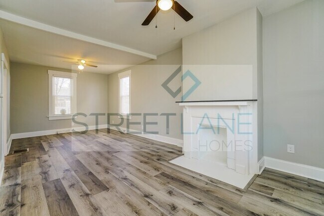 Building Photo - REDUCED!
