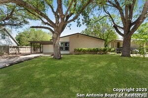 Foto del edificio - 4119 Tamarak Dr