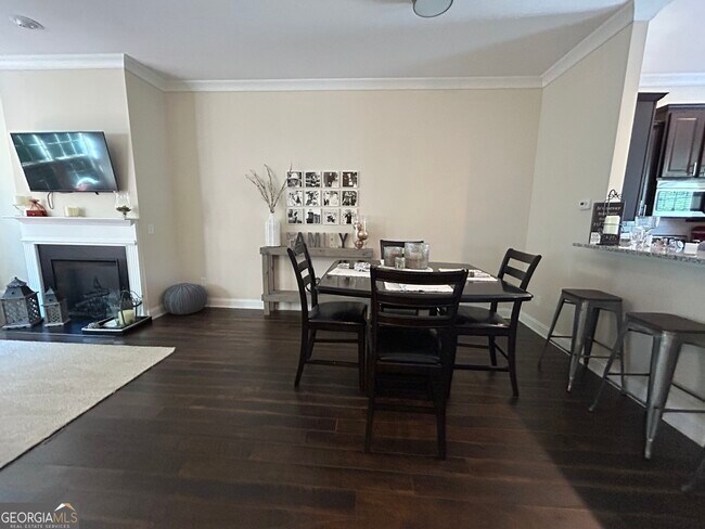 Foto del edificio - 2413 Tenor Ln