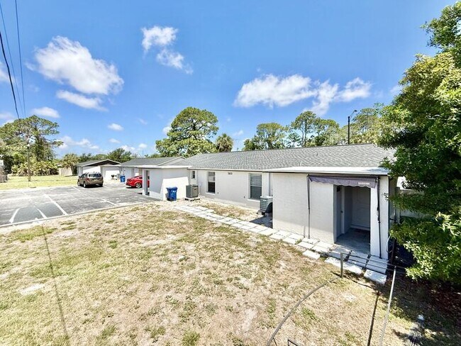 Foto del edificio - 7071 Bee Ridge Rd