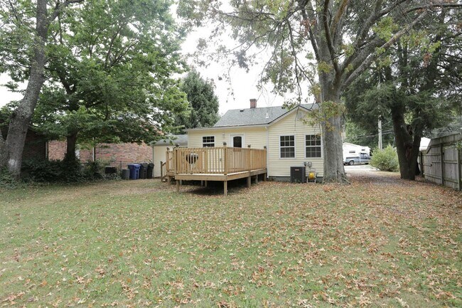 Building Photo - STUDENTS - Now Pre-Leasing for 26-27