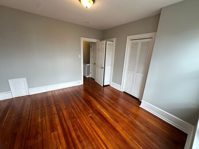 Building Photo - Three large size Bedrooms with ample close...