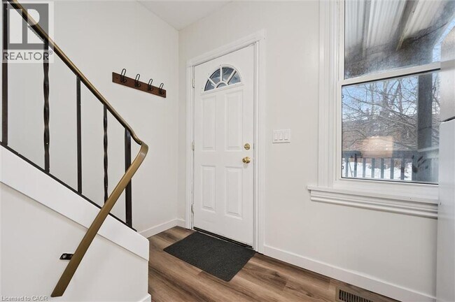 Building Photo - 160 Ahrens St W