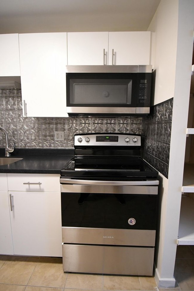 Building Photo - 61 Court Square Apt 408