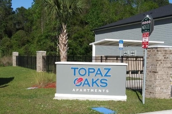 Primary Photo - Topaz Oaks