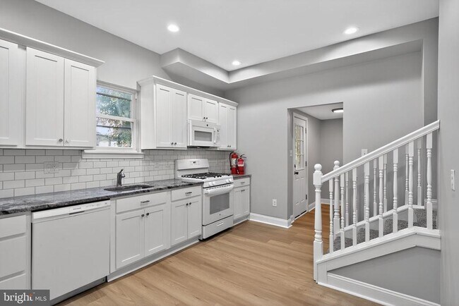 Foto del edificio - 325 Monmouth St