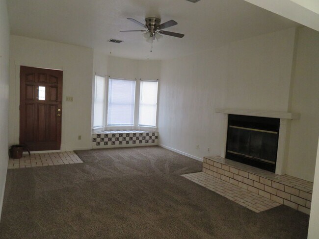 Foto del edificio - Clean 3 Bedroom 2 Bath Home For Rent