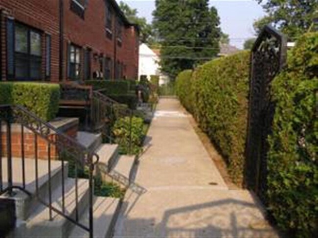 Front Walkway of showing Unit Entrances - 6350 N College Ave