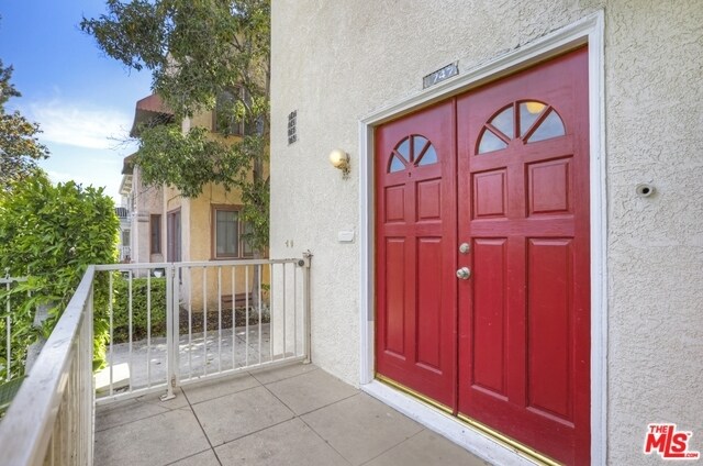 Building Photo - 1747 N Kenmore Ave