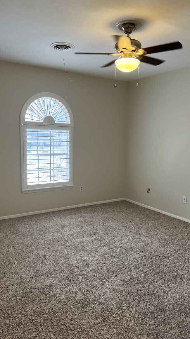 Foto del edificio - 6512 Garwood Rd