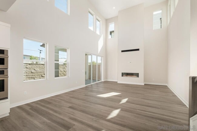 Building Photo - 180 Brackens