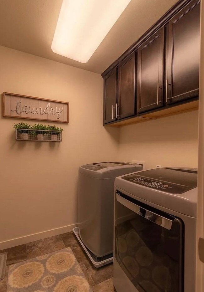 Building Photo - 21169 SE Azalia Ave