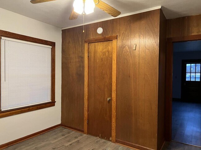 Building Photo - 2463 Golden View Rd