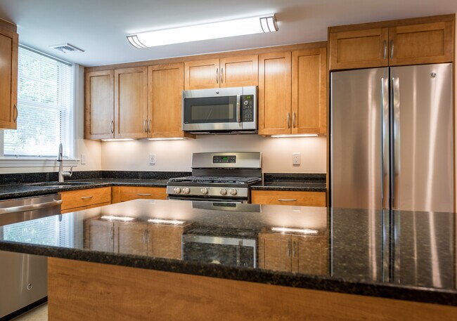 Building Photo - 108 Independence Dr