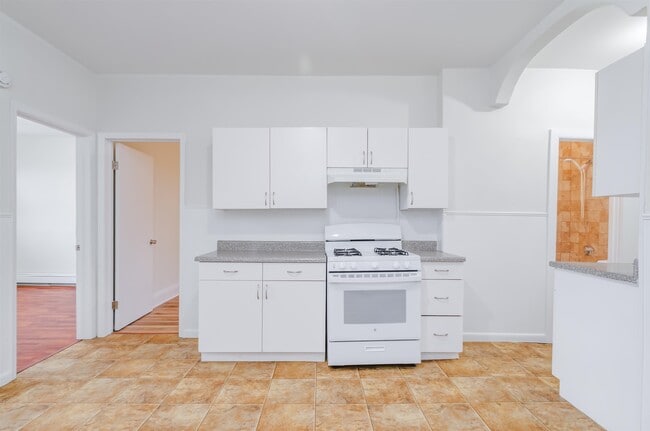 Building Photo - 121 W 19th St