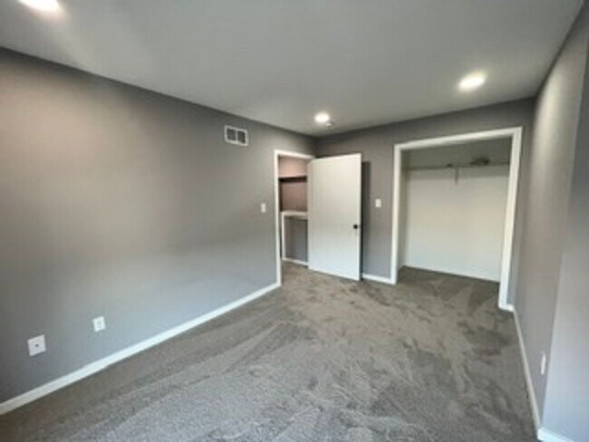 Building Photo - Beautifully Renovated 2 Bedroom in Emmaus!