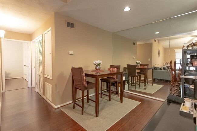 Building Photo - 2125 Augusta Dr