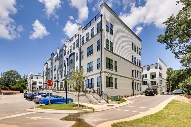 Building Photo - 108 Ailey Brook Way