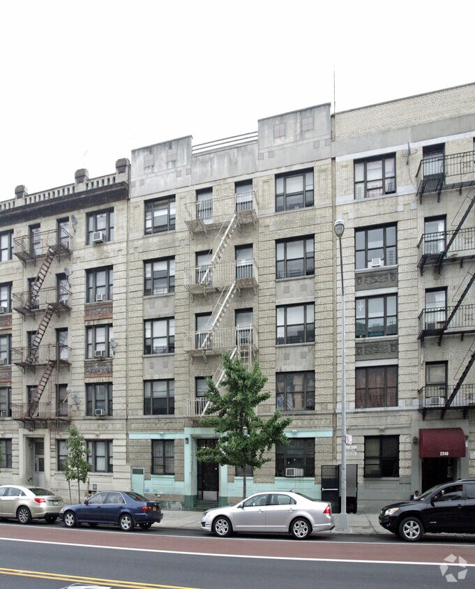 Foto principal - 2248 Webster Ave