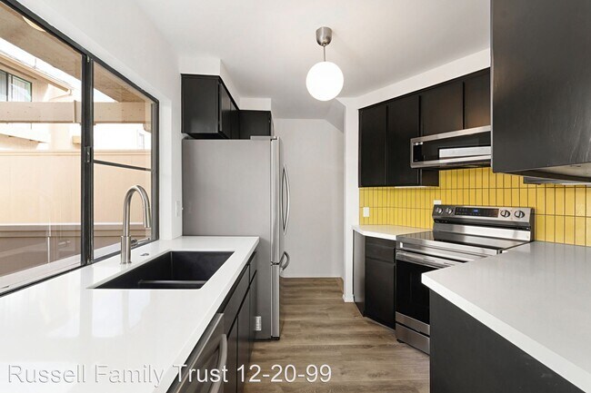 Building Photo - 2 br, 2.5 bath House - 3262 Via Marin #27