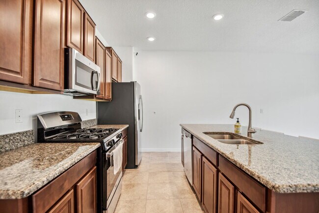 Building Photo - 3488 Pine Ribbon Dr