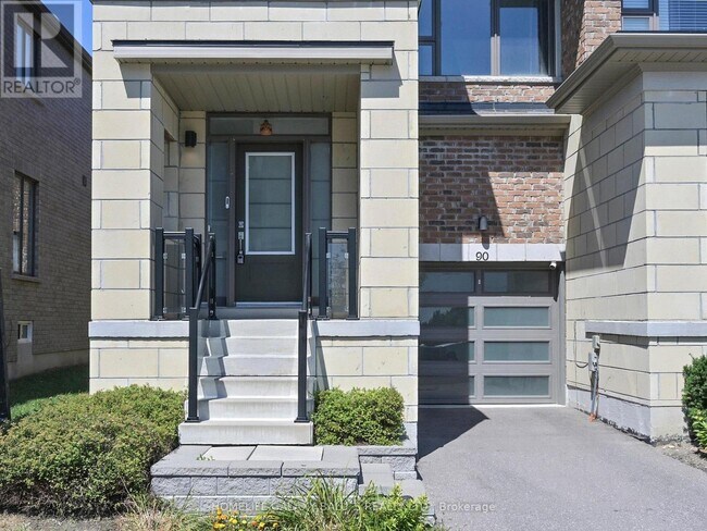 Photo du bâtiment - 90 Donald Fleming Way