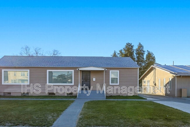 Building Photo - 1107 Thayer Dr