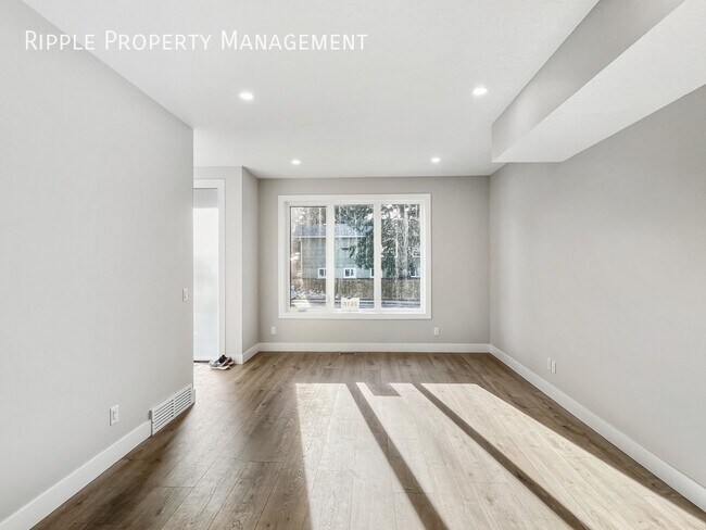 Photo du bâtiment - Brand-New Home in Killarney-Glengarry | 3 Months Free Internet | Pets Friendly