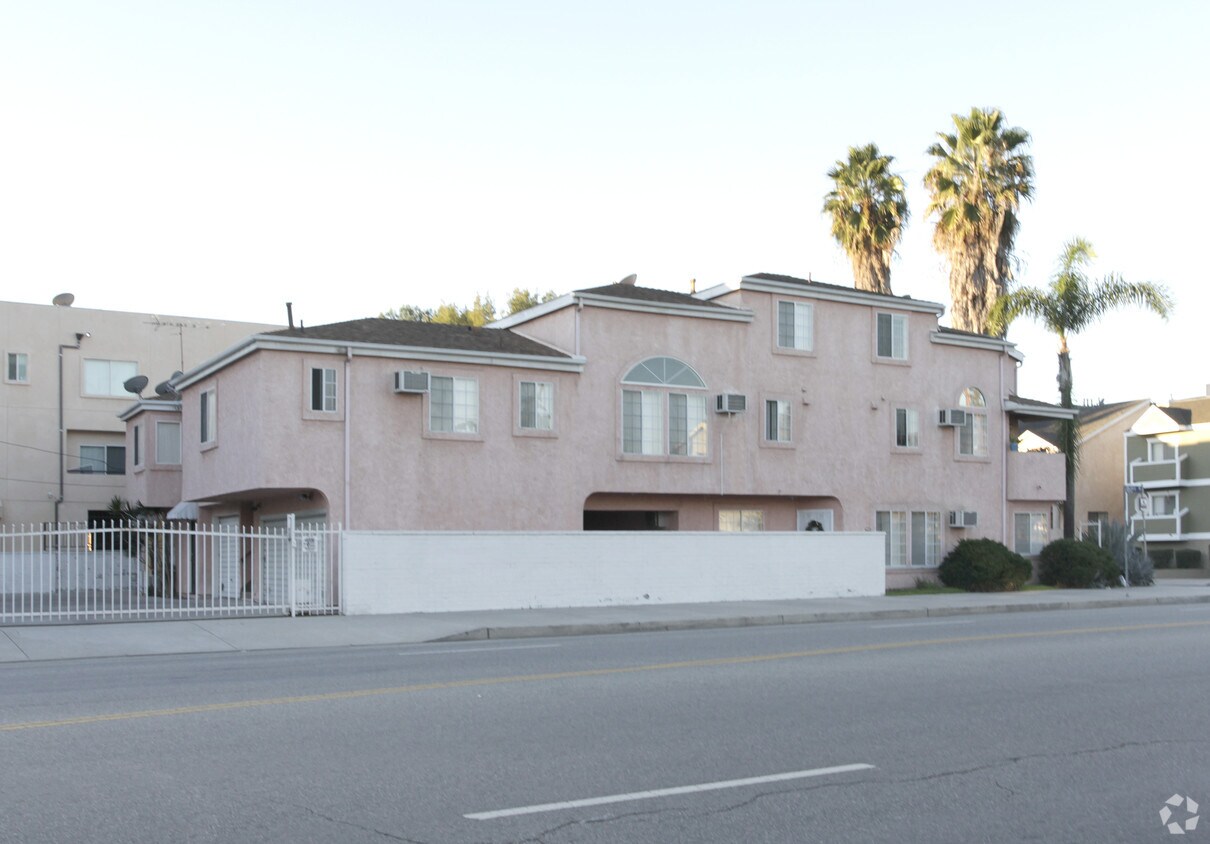 Foto del edificio - 6352 Denny Ave