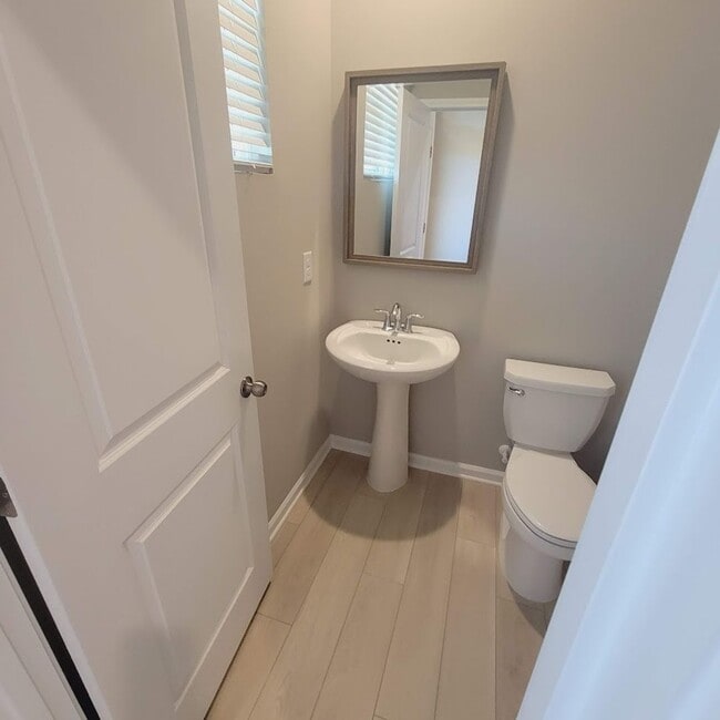 Building Photo - End Unit; 3Br/2.5BA Townhouse