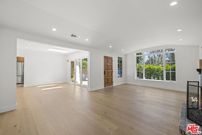 Foto del edificio - 11151 Hortense St