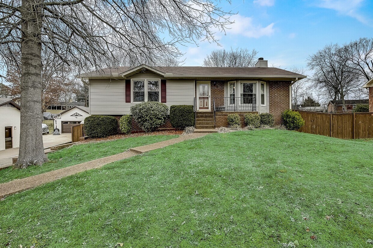 Primary Photo - 119 Forest View Dr