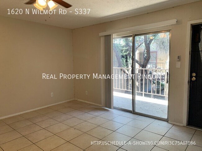 Foto del edificio - 1620 N Wilmot Rd