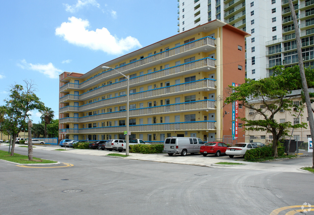 Foto del edificio - Bayshore Plaza