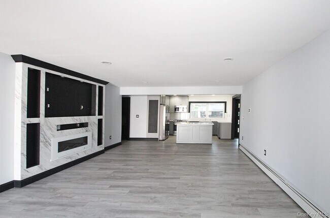 Building Photo - 30 Middle Ln