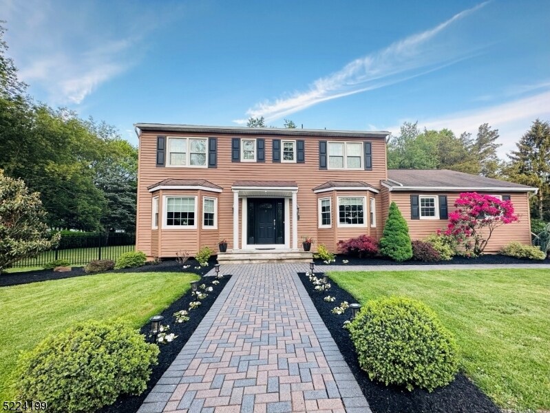 Foto principal - 452 S Woods Rd