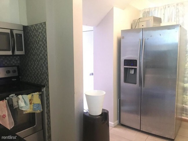 Building Photo - 3 br, 1 bath Apartment - 183 Morewood Ave
