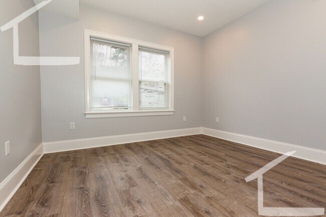 Building Photo - 120 Kenrick St