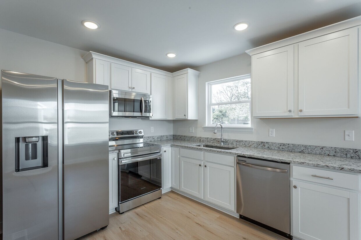 Foto principal - Brand-New 2 Bedroom Home in Chattanooga with Modern Finishes