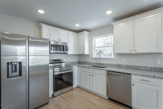 Building Photo - 1907 Buckley St