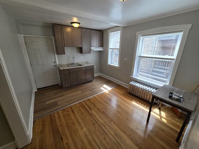 Building Photo - 4826 N Avers Ave