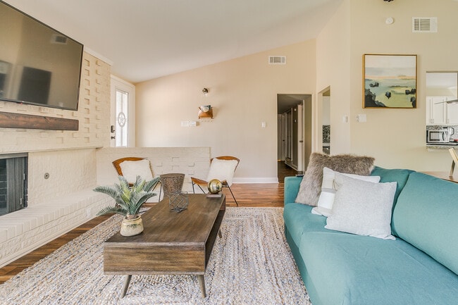 Building Photo - 12005 Cromwell Dr