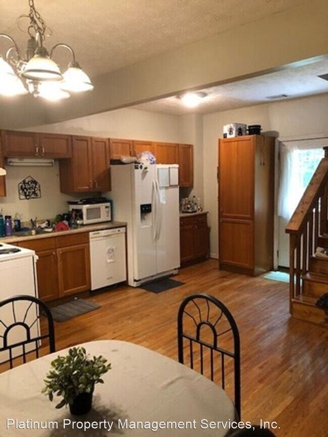 Building Photo - 6 br, 3 bath House - 220 Price Ln