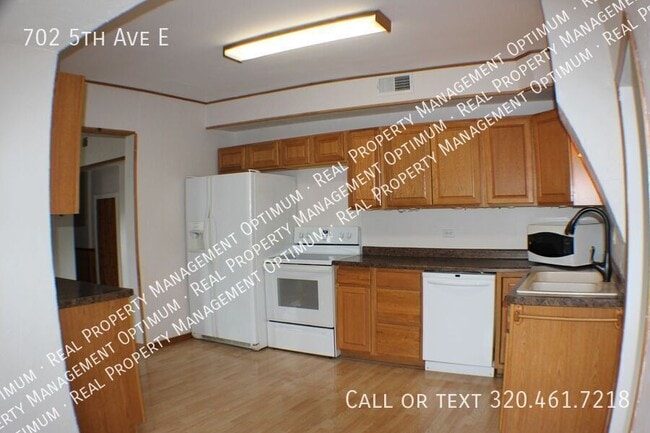 Building Photo - 702 5th Ave E