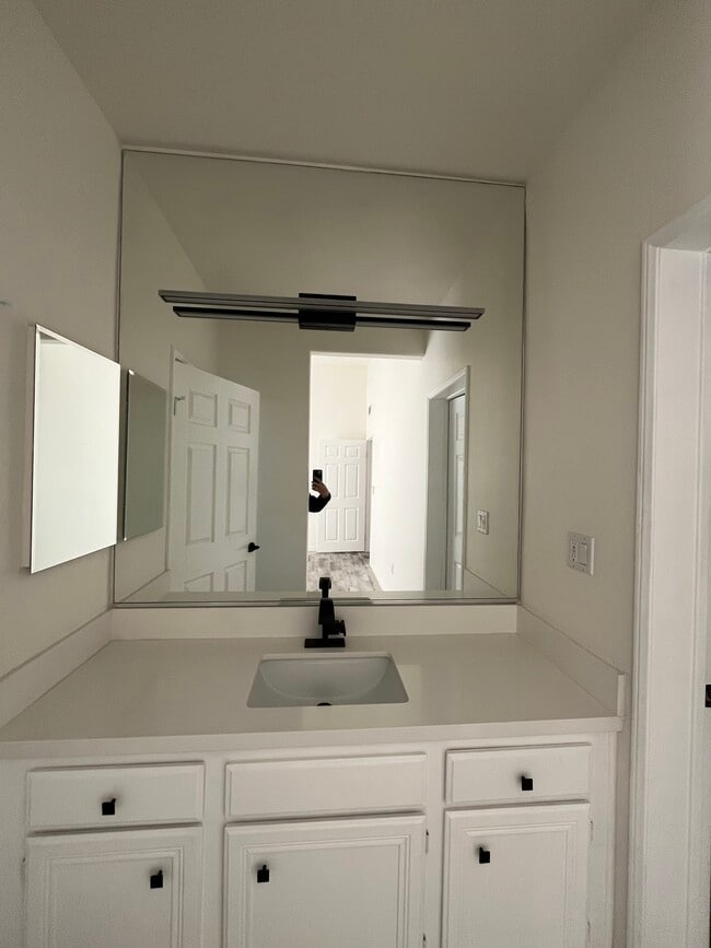 Foto del edificio - 5260 Premier Hills Circle -205