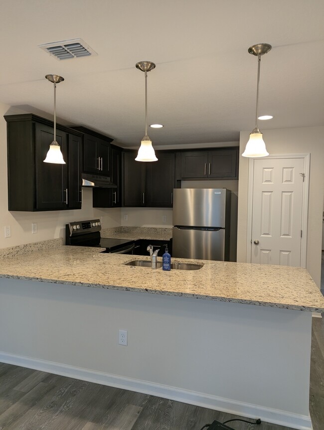 Building Photo - 1714 Cocoanut Rd